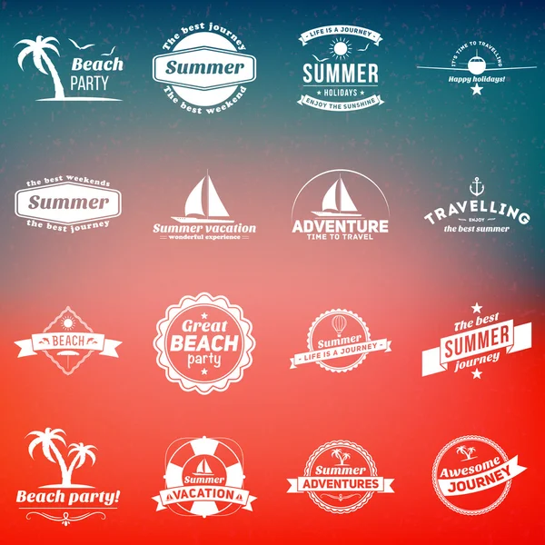 여름 휴가 디자인 요소의 집합입니다. 흐린 배경에 힙스터 빈티지 로고 타입 및 배지. 해변 휴가, 파티, 여행, 여행, 휴가, 여행 — 스톡 벡터