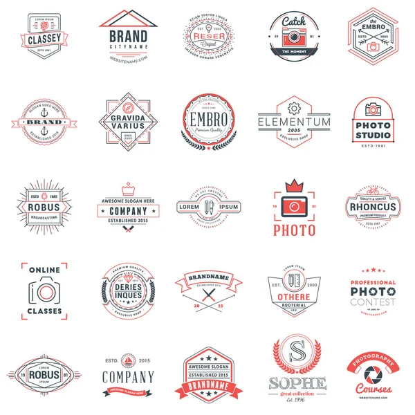 Set templat retro logotype. Koleksi 25 barang. Lencana tipografi. Simbol ikon. Label. Warna hitam dan merah - Stok Vektor
