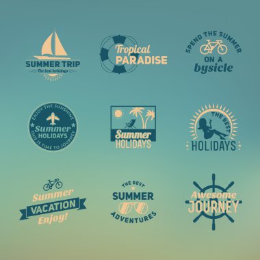 Yaz retro tasarım öğeleri kümesi. Vintage süsler ve etiketleri, tropik cenneti tatil plaj, macera ve seyahat