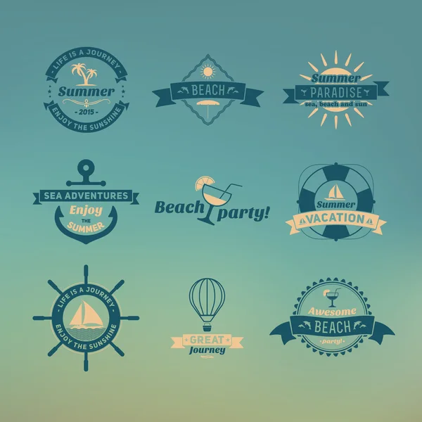 Set van zomer retro designelementen. Vintage ornamenten en etiketten, tropisch paradijs, strand vakantie, avontuur en reizen — Stockvector