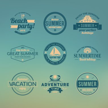 Yaz retro tasarım öğeleri kümesi. Vintage süsler ve etiketleri, tropik cenneti tatil plaj, macera ve seyahat