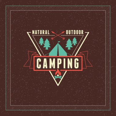 Retro vintage yaz kamp rozeti. mountine macera ve açık hava etkinlikleri
