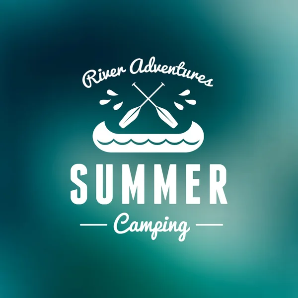 Badge de camping d'été vintage rétro. Aventures en montagne et activités de plein air — Image vectorielle
