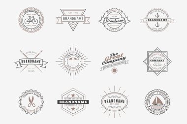 Dizi Hipster Vintage etiketleri, Logotypes, rozetleri. İnce çizgi tasarım şablonları