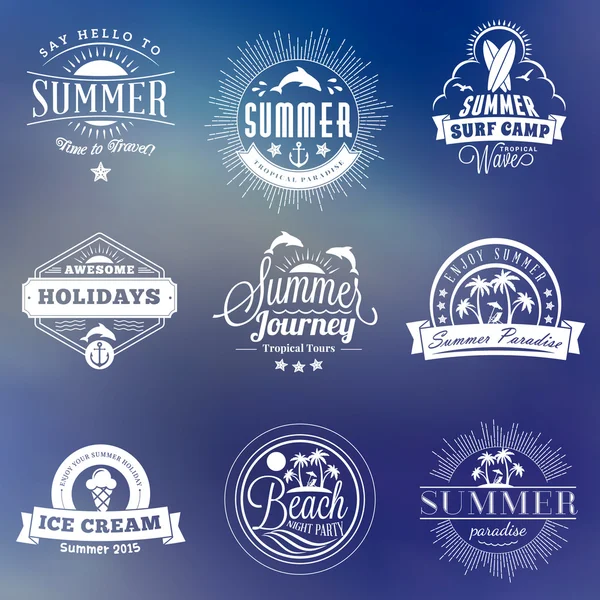 Sommar semester designelement. Uppsättning av Hipster Vintage logotyper och märken på färgstarka bakgrund — Stock vektor
