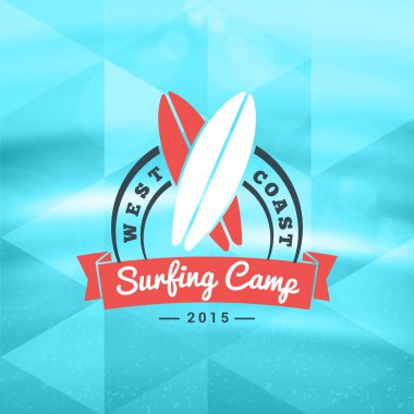 Vintage Hipster yaz tatilleri etiket veya rozeti. Vektör tasarım öğesi Coloful yaz zemin üzerine