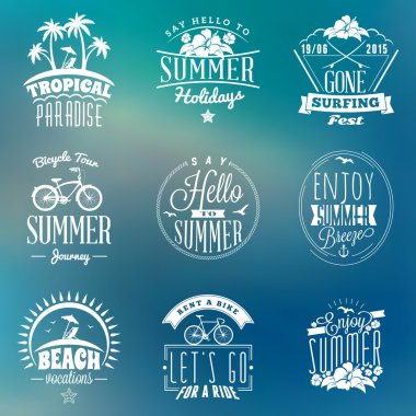 Yaz kümesi rozetleri tatil. Hipster Vintage Logotype ve tasarım öğeleri