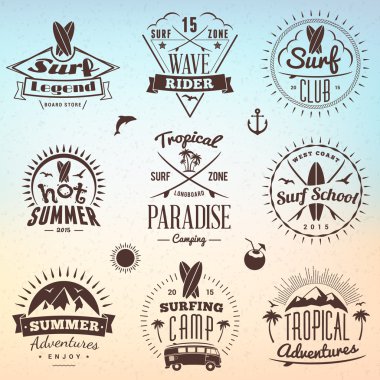 Yaz tatil tasarım öğeleri. Hipster Vintage Logotype ve rozetleri