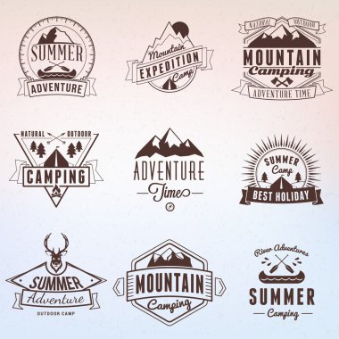 Yaz tatil tasarım öğeleri. Hipster Vintage Logotype ve rozetleri