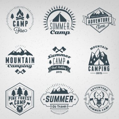 Yaz tatil tasarım öğeleri. Hipster Vintage Logotype ve rozetleri