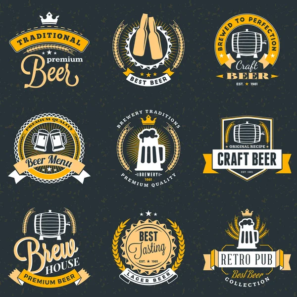 Set de insignias de cerveza vintage retro, etiquetas, logotipos sobre fondo oscuro. Ilustración vectorial — Vector de stock