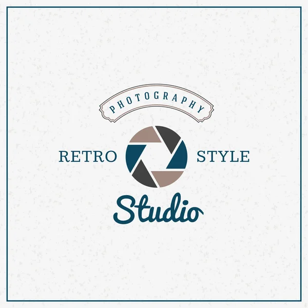 Vektor Fotografie Logo Design-Vorlage. Retro-Plakette oder Etikett. Retro-Fotostudio — Stockvektor