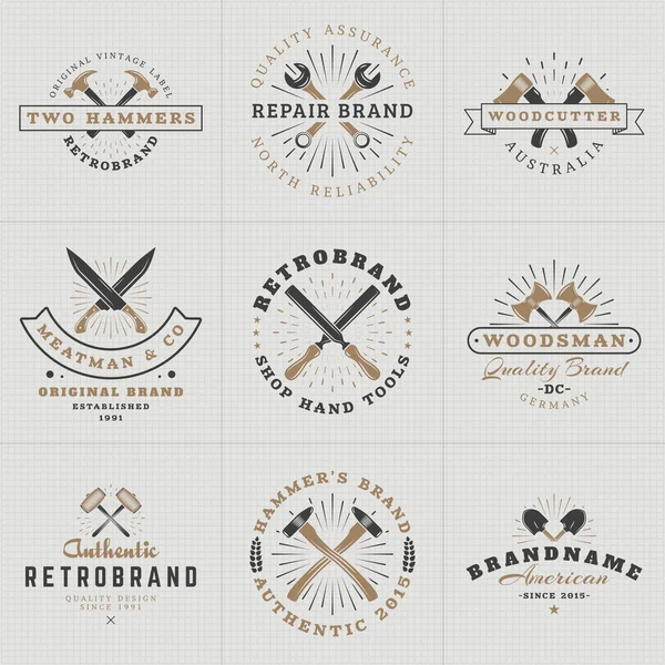 Set de Etiquetas Hipster Vintage, Logotipos, Insignias para su Negocio. Martillo, llave inglesa, hacha, pala, cuchillo. Ilustración vectorial — Archivo Imágenes Vectoriales