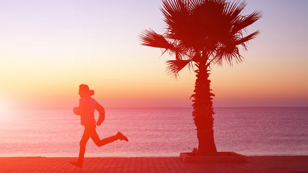 Man op het strand — Stockfoto