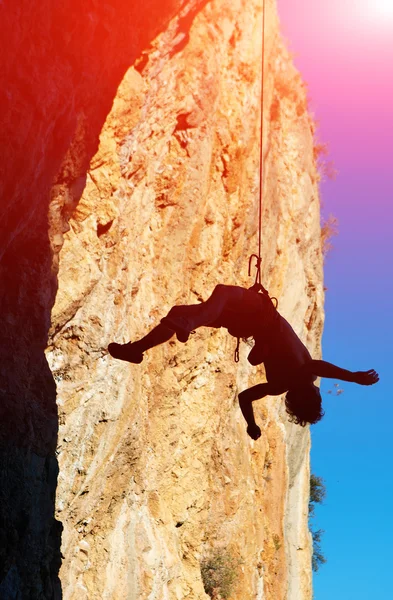 Climber hanging on rope — Stock Photo, Image