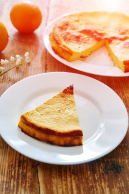 Ahşap arka plan üzerinde diyet kek