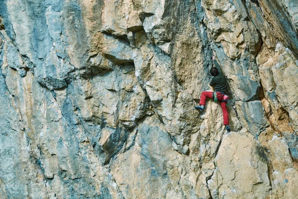 Muž horolezec — Stock fotografie