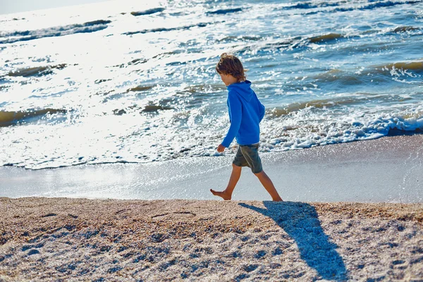 Boy on the sunny beach — Stock Photo, Image