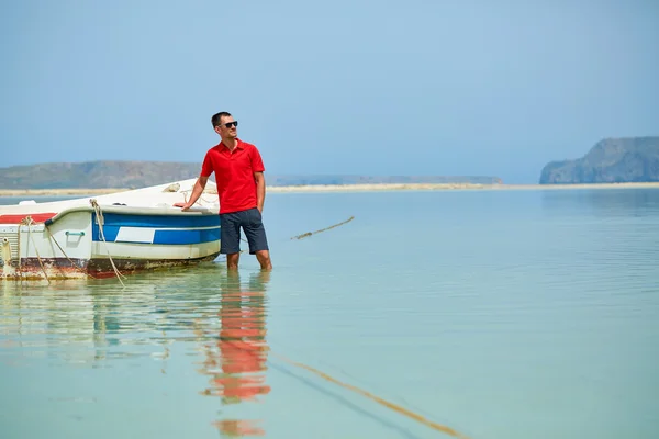 Hombre en el mar — Foto de Stock