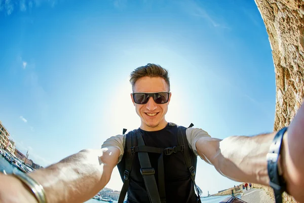 Hombre en la playa — Foto de Stock