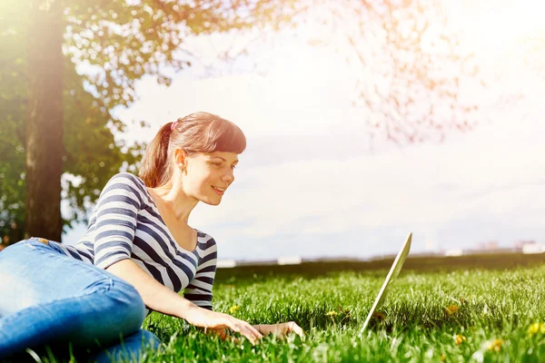 Young woman with notebook — Stock Photo, Image