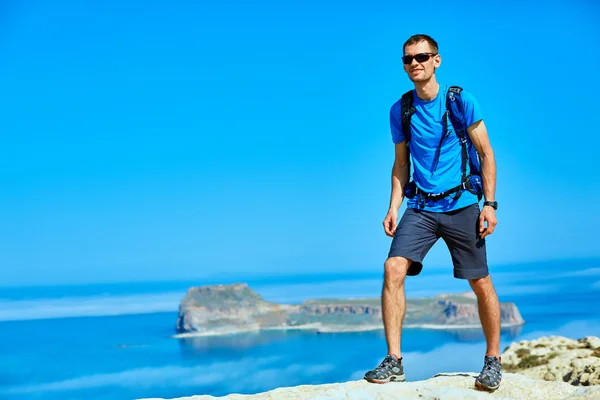 Viajero con mochila — Foto de Stock