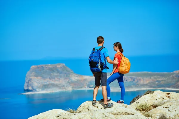 Reisende mit Rucksack — Stockfoto