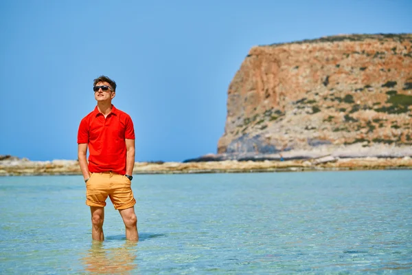 Hombre en el mar — Foto de Stock