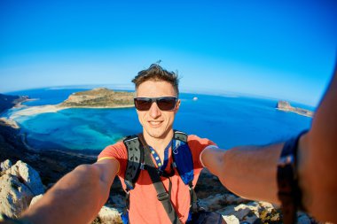 seyahat etmek sırt çantası ile