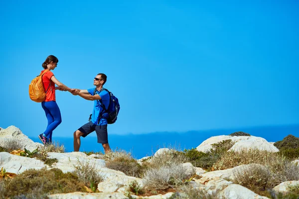 Viaggiatori con zaini — Foto Stock