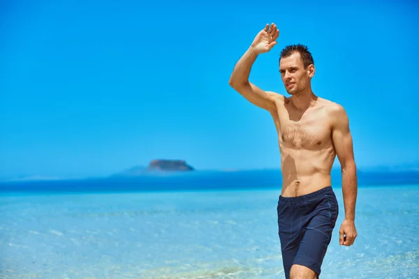 Hombre en el mar — Foto de Stock