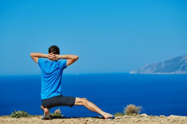 sabah erken, genç adam