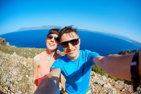 Casal na praia do mar — Fotografia de Stock