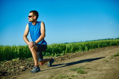adam koşucu koşu önce ısınma