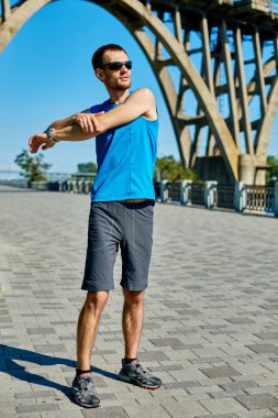 adam koşucu koşu önce ısınma