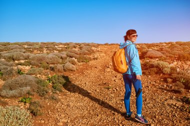 seyahat etmek sırt çantası ile