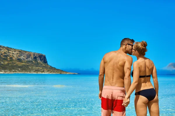 Pareja en el mar — Foto de Stock