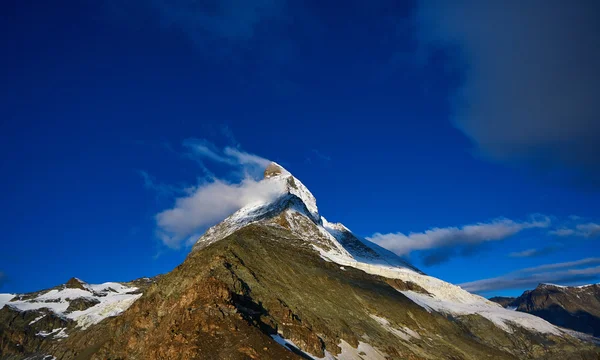 Matterhorn Berg in de wolken — Stockfoto