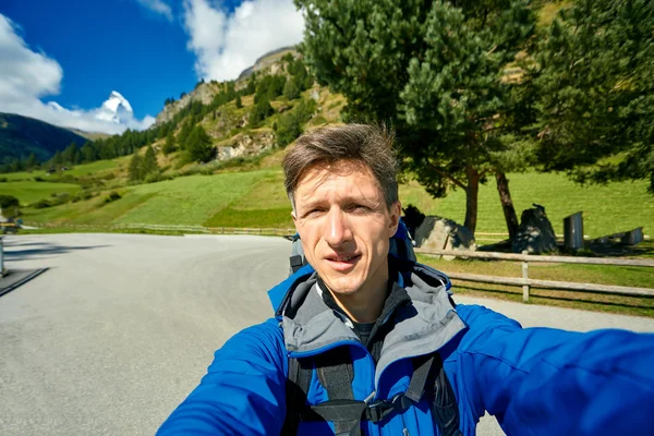 Excursionista toma selfie — Foto de Stock