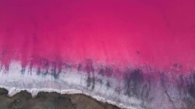 Renkli Pembe Tuzlu Göl Hava Aracı Görünümü