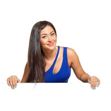 Duvarın arkasından bakmak genç güzel kadın