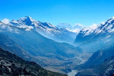 Dağlarda gün doğumu