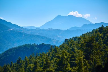 Dağlarda gün doğumu