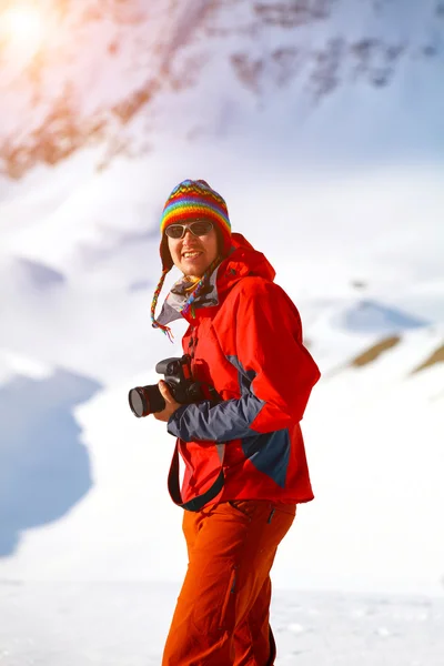 Hiking photographer taking pictures — Stock Photo, Image