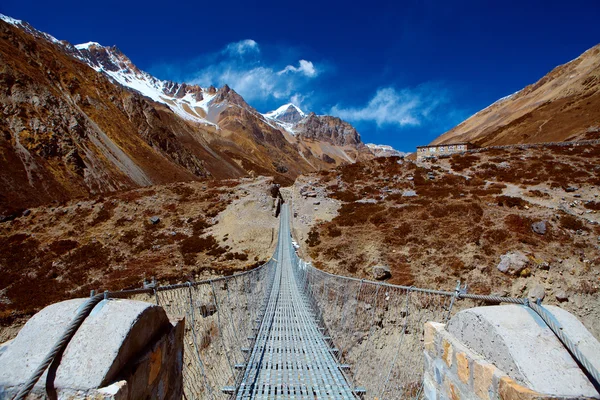 Montañas cubiertas de nieve . — Foto de Stock