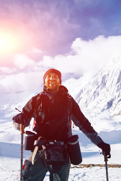 Hiker in the mountains — Stock Photo, Image