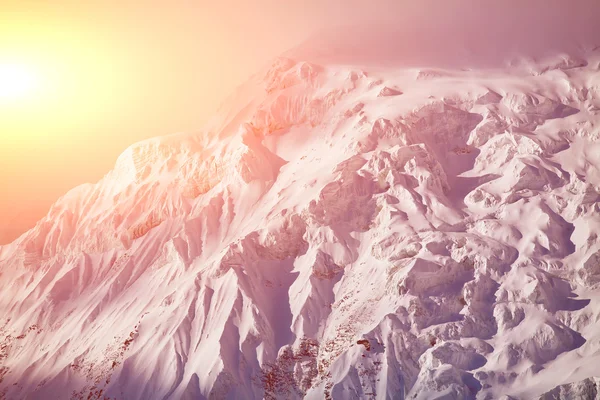 Snow capped mountains. — Stock Photo, Image