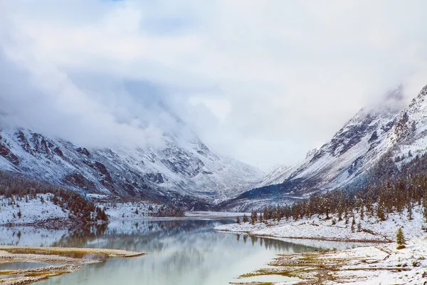 Horské jezero — Stock fotografie