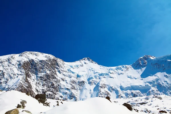 Schneebedeckte Berge. — Stockfoto