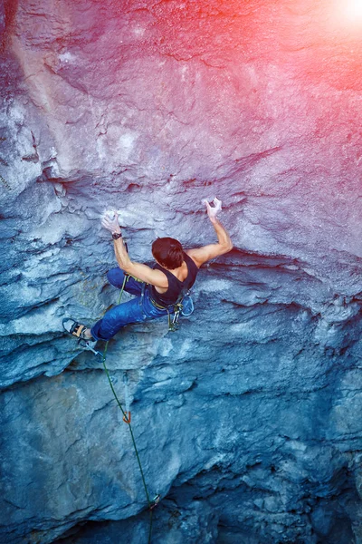 Rock climber climbing up a cliff — Stock Photo, Image